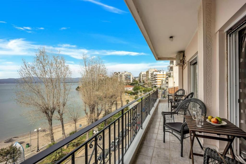 Bright Central Apartment With Splendid Sea View! Chalkís المظهر الخارجي الصورة