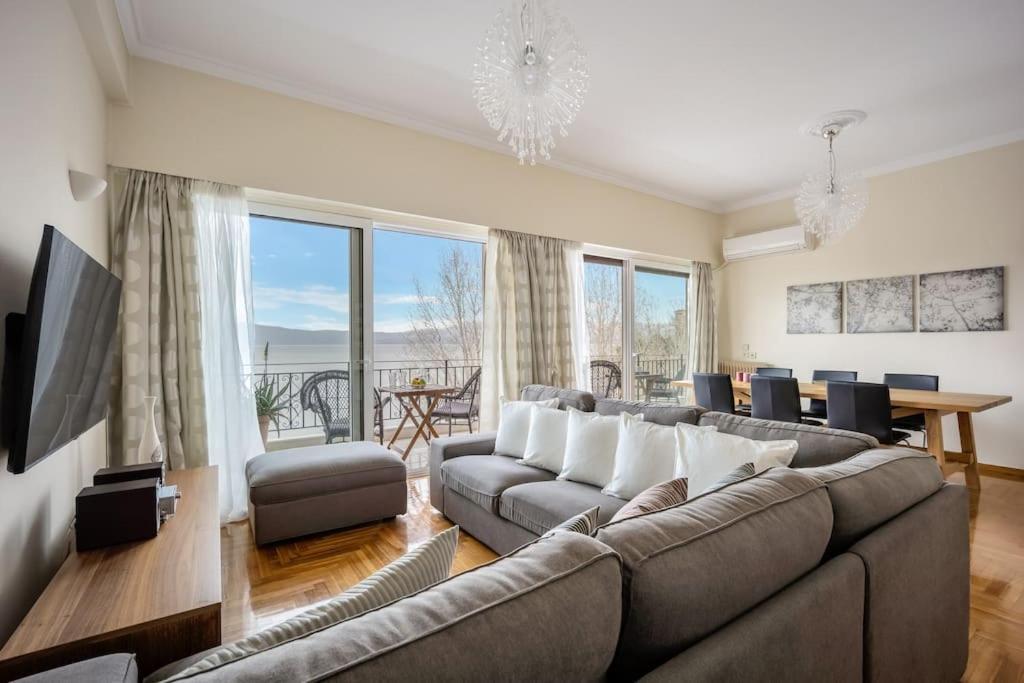 Bright Central Apartment With Splendid Sea View! Chalkís المظهر الخارجي الصورة