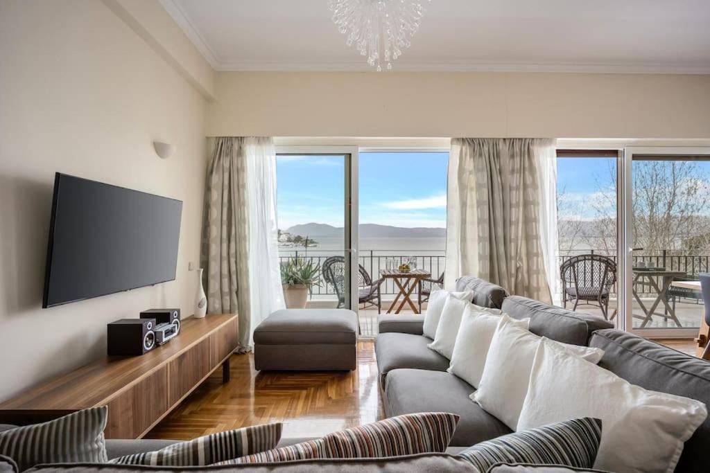 Bright Central Apartment With Splendid Sea View! Chalkís المظهر الخارجي الصورة
